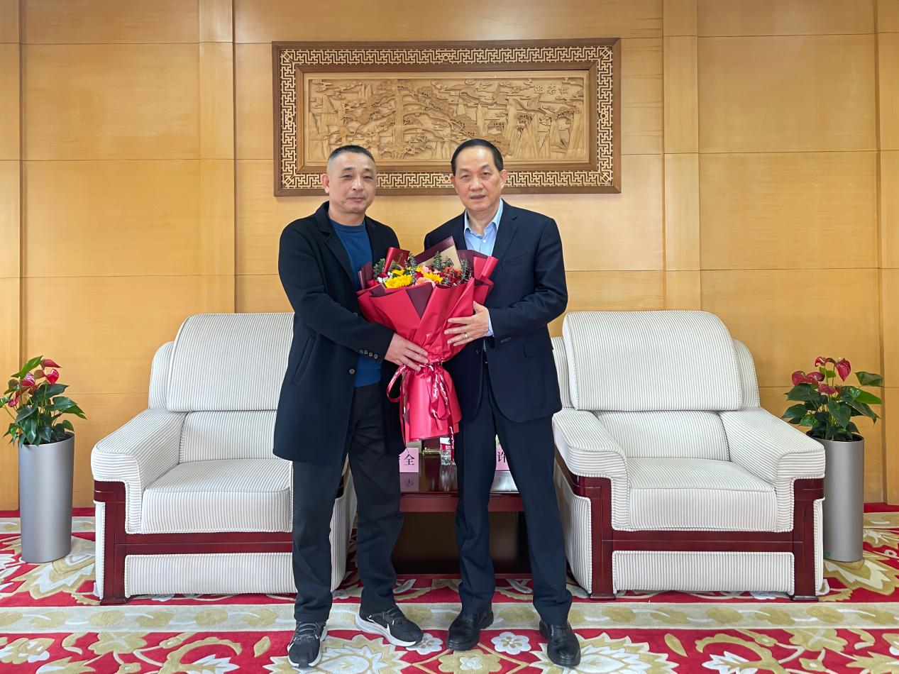 王守全主任慰问省级劳模许荣根——区总工会领导赴6686体育平台开展新春走访慰问活动